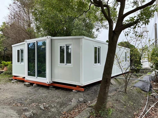 Expandable Hospital Container