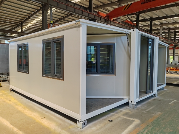 Expandable Hospital Container